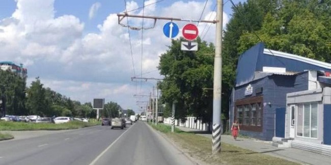 В Омске начали действовать выделенные полосы для автобусов на улице Хмельницкого