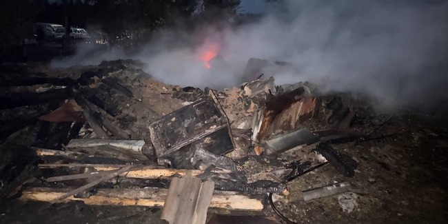 При пожаре частного дома в деревне Сосновка Омской области погиб мужчина