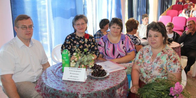 Фонд им манякина наградил женщин в честь дня семьи