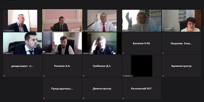Депутат ЛИЦКЕВИЧ голосовал за изменения в бюджет города в свитере «Авангарда»