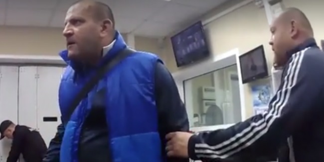 Омских братьев ЮРЧЕНКО, буянивших в аэропорту «Толмачево» перед вылетом в Таиланд, могут арестовать