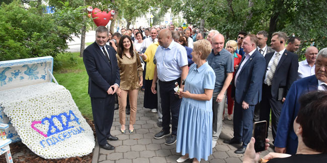 В Омске открылась посвящённая Году семьи «Флора», которую готовили более 200 человек