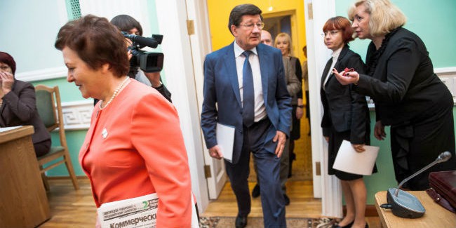 Прокуратура рекомендует Горсовету пресечь шалости чиновников с премиями (Текст представления)