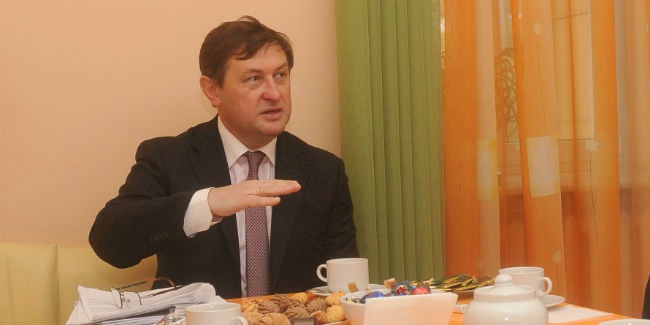 Юрий герасименко предложил буркову не подписывать принятый омским заксобранием «земельный» закон