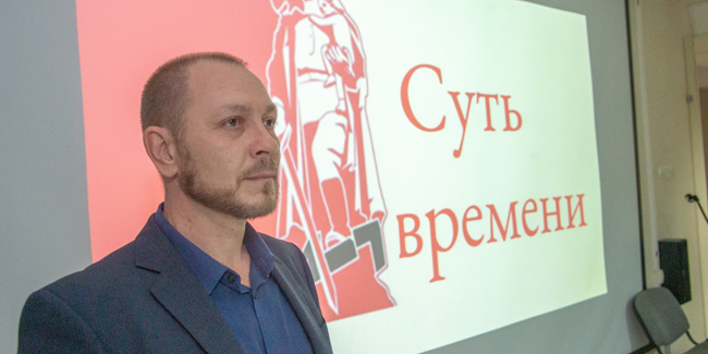 «люди, считающие себя богатыми, буквально хотят рубить сук, на котором сидят»