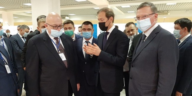 Омсктрансмаш показал образцы техники министру промышленности
