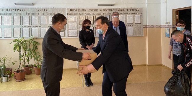 Степан БОНКОВСКИЙ пообещал помочь с поступлением выпускникам и поблагодарил медиков в Исилькуле