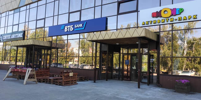 ВТБ в Омске открыл первый офис нового формата