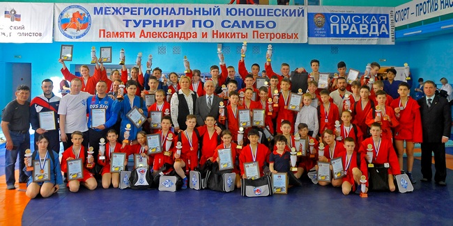 Юные самбисты Сибири разыграют призы XVIII юношеского турнира по самбо памяти Александра и Никиты Петровых