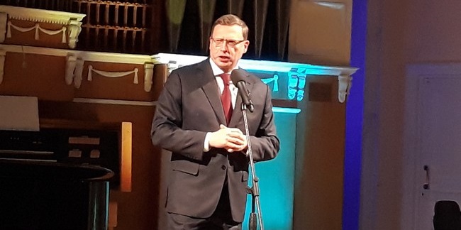 Губернатор бурков прокомментировал затянувшийся и некачественный ремонт фасадов в омске