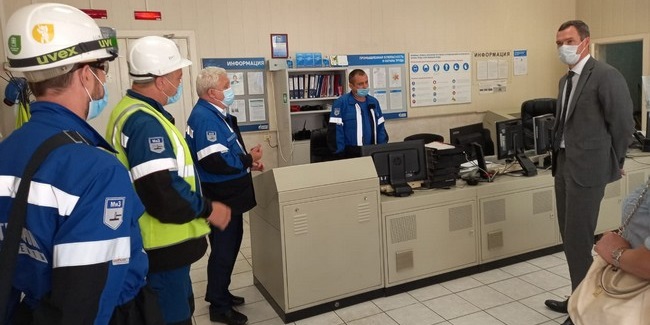 В поисках источников выбросов сероводорода специалисты посетили известные предприятия Омска