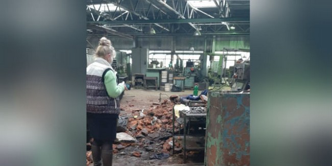 После падения с крыши цеха завода «Омсктрансмаш» госпитализирован рабочий