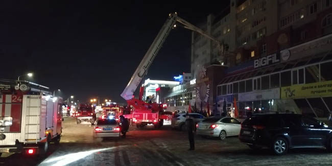 Вечером в Омске 44 пожарных 2 часа тушили массажный салон «Тайны Сиама»