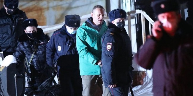 Оппозиционера навального арестовали на месяц