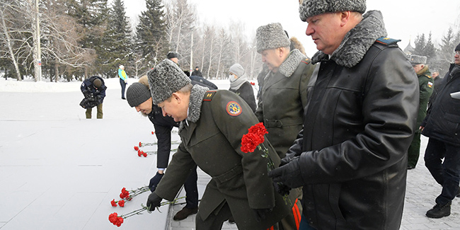 День защитника Отечества отметили в Омске возложением венков к мемориалам