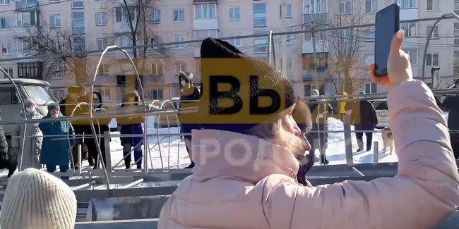 Омичи устроили протест против установки вышки сотовой связи во дворе их дома