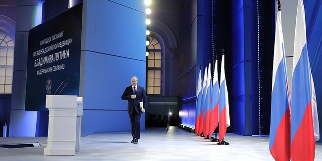 Путин назначил дополнительные выплаты для семей с детьми