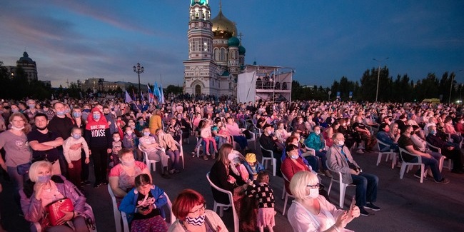 Омский Роспотребнадзор предлагает проводить массовые мероприятия для зрителей только онлайн