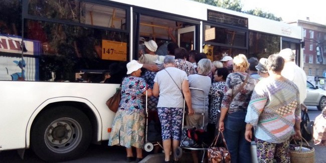 Сегодня омские садовые автобусы перешли на осеннее расписание