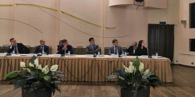 На конференции в Перми власти Омска пытались понять, почему омичи уезжают, несмотря на рост производства