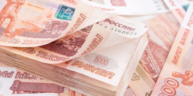Зарплата швей в Омской области всемеро меньше зарплаты нефтяников