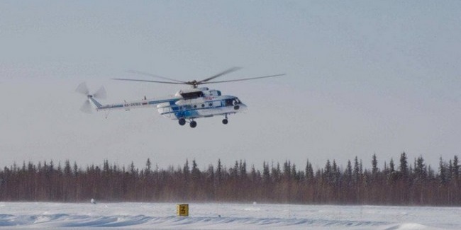 На севере Омской области совершил вынужденную посадку вертолёт с 17 пассажирами