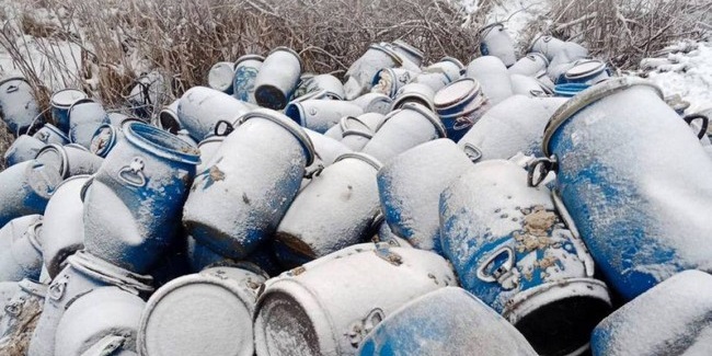 Полицейские обнаружили в карьере под Омском 224 бочки с химическими отходами