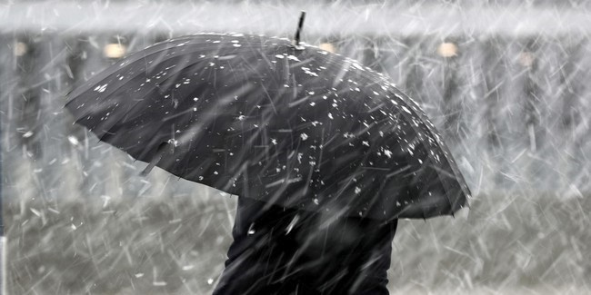 В Омске объявлено штормовое предупреждение из-за дождя и гололедицы