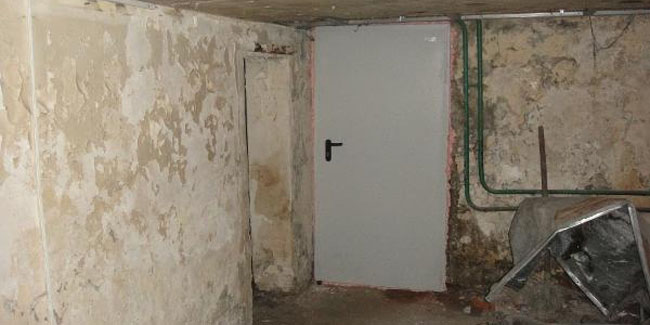 В Омске за 8 миллионов продают помещение в подвале старинного здания