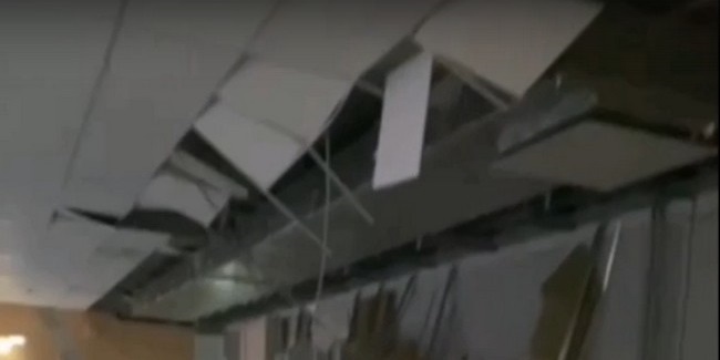 В только что построенной школе в Омской области обрушился потолок