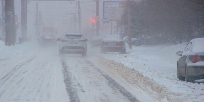 Штормовое предупреждение: в Омской области ожидаются ветер до 25 м/с и снегопад
