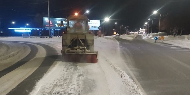 Власти Омска начали сбор адресов, где нужно очистить дороги от снега