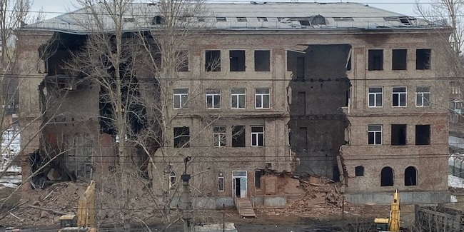 Аварийное здание гимназии №88 в Омске решили снести