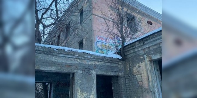 Заброшенную больницу в Омске выставили на торги без объявления цены