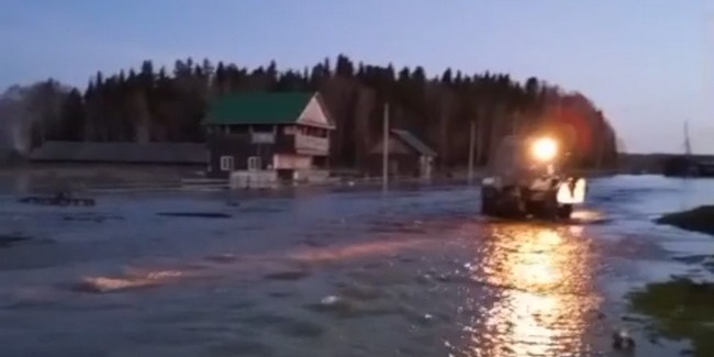 Из затопленных сёл Усть-Ишимского района Омской области эвакуируют жителей