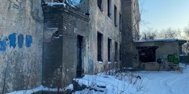 Заброшенную больницу в микрорайоне «Чередовый» купил бизнесмен из Омска