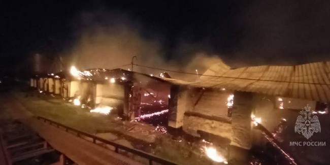 На западе Омской области произошёл крупный пожар на зерновом складе