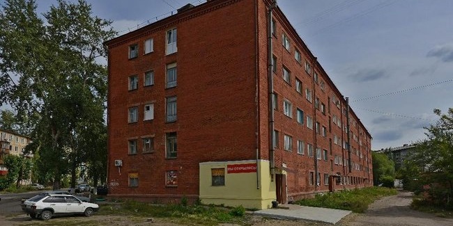 В Омске признали аварийным дом, жильцы которого жаловались на разрушающуюся кладку