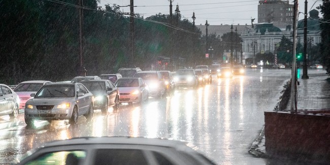 На пятницу в Омской области объявили штормовое предупреждение из-за ливня с градом