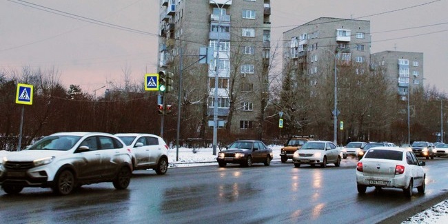 Первый снег и гололедица вызвали в Омске 8-балльные пробки