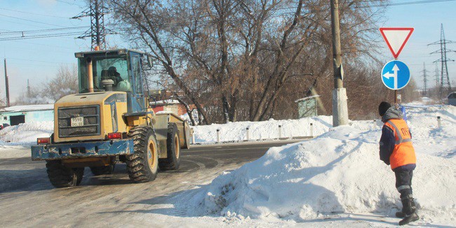 Очищать дороги в одном из городов Омской области от снега будет сельский предприниматель