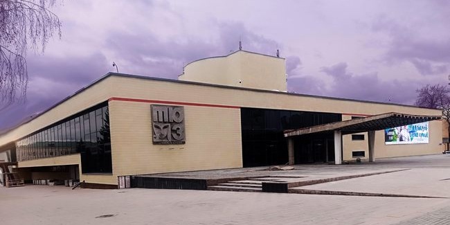 С подрядчиком, который за четыре года не смог отремонтировать Омский ТЮЗ, расторгли контракт