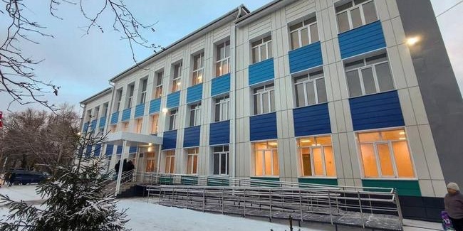 На третьем месяце учебного года в Омске открылась после капремонта ещё одна школа