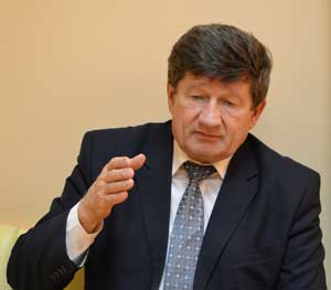 Вячеслав двораковский, мэр города омска: «без поддержки правящей партии сохранять бюджетный потенциал и влиять на пополнение городской казны, если не сказать, что невозможно, то более чем сложно»