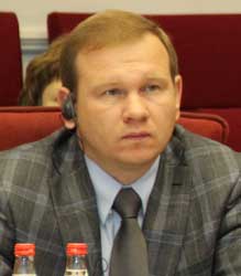 Вячеслав ФЕДЮНИН, управляющий Омским региональным фондом поддержки и развития малого предпринимательства: «Зачастую и руководитель допофиса, и глава регионального филиала банка выступают за кредитование проекта, но тут в дело вступает некий обезличенны