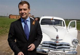 Медведев отменил талон техосмотра автомобиля