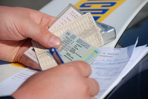 Омские гаишники подозреваются в подделке документов
