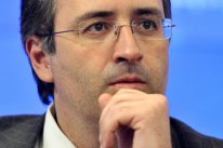 Игнатьев спокойно переизбран председателем набсовета сбербанка рф, зато разрастается скандал с гуриевым